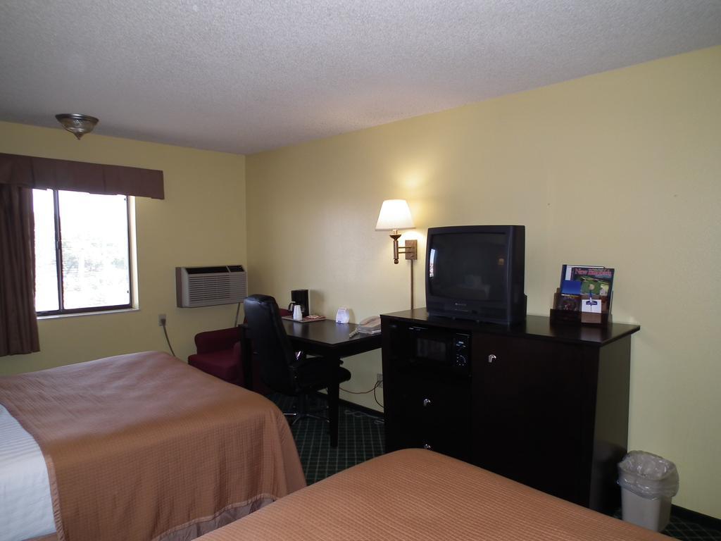 Howard Johnson By Wyndham Near Schlitterbahn New Braunfels Exterior photo