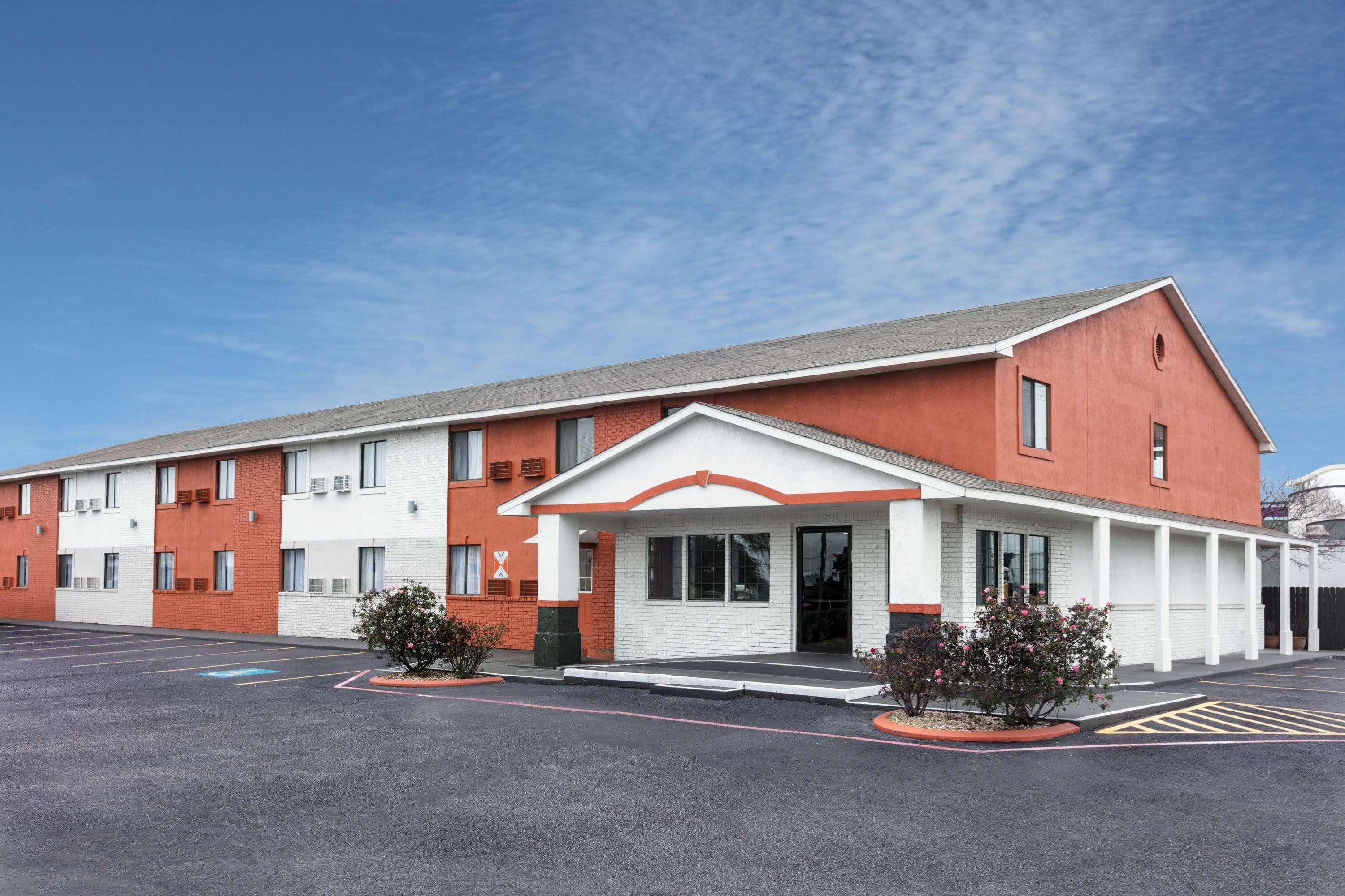 Howard Johnson By Wyndham Near Schlitterbahn New Braunfels Exterior photo