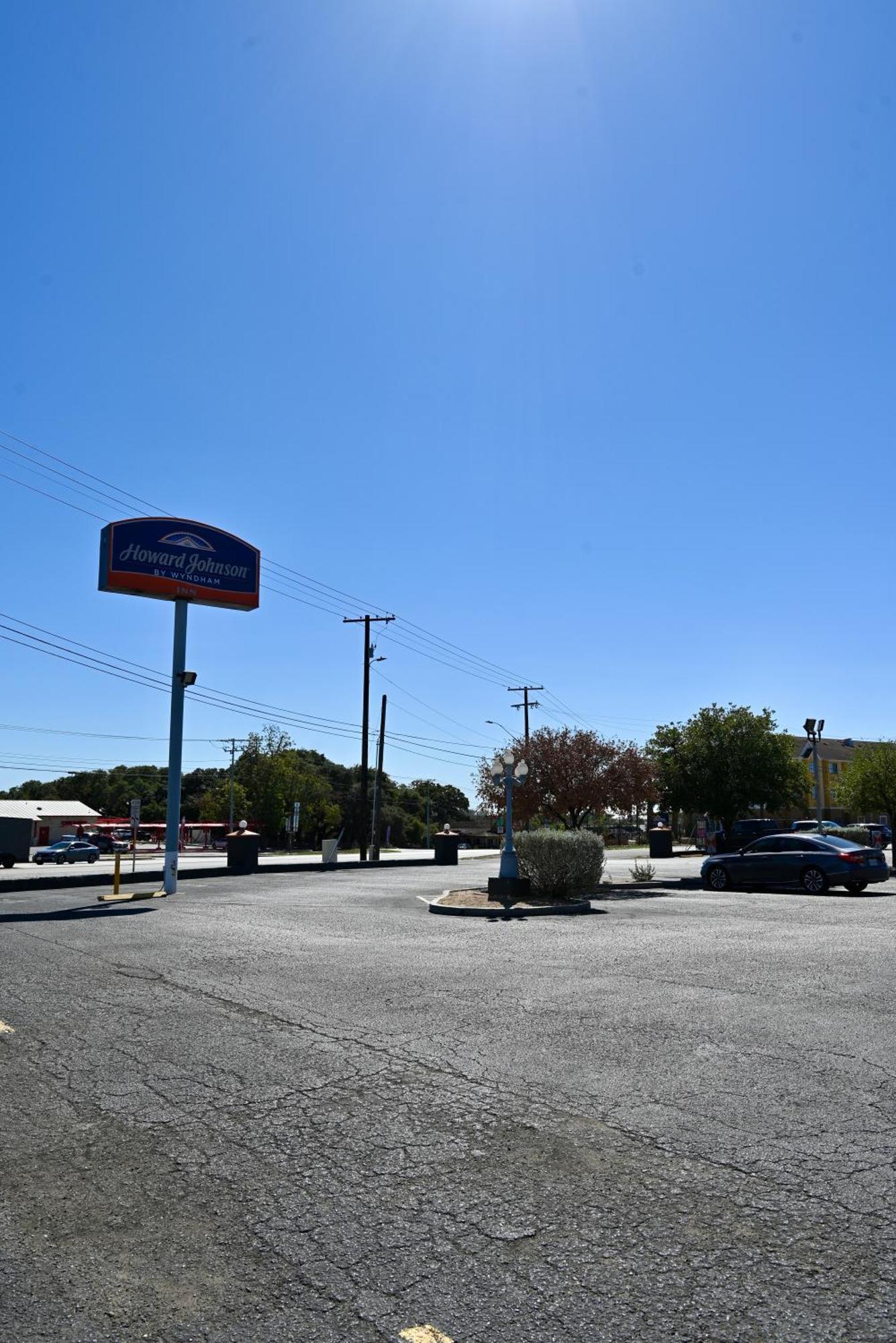 Howard Johnson By Wyndham Near Schlitterbahn New Braunfels Exterior photo