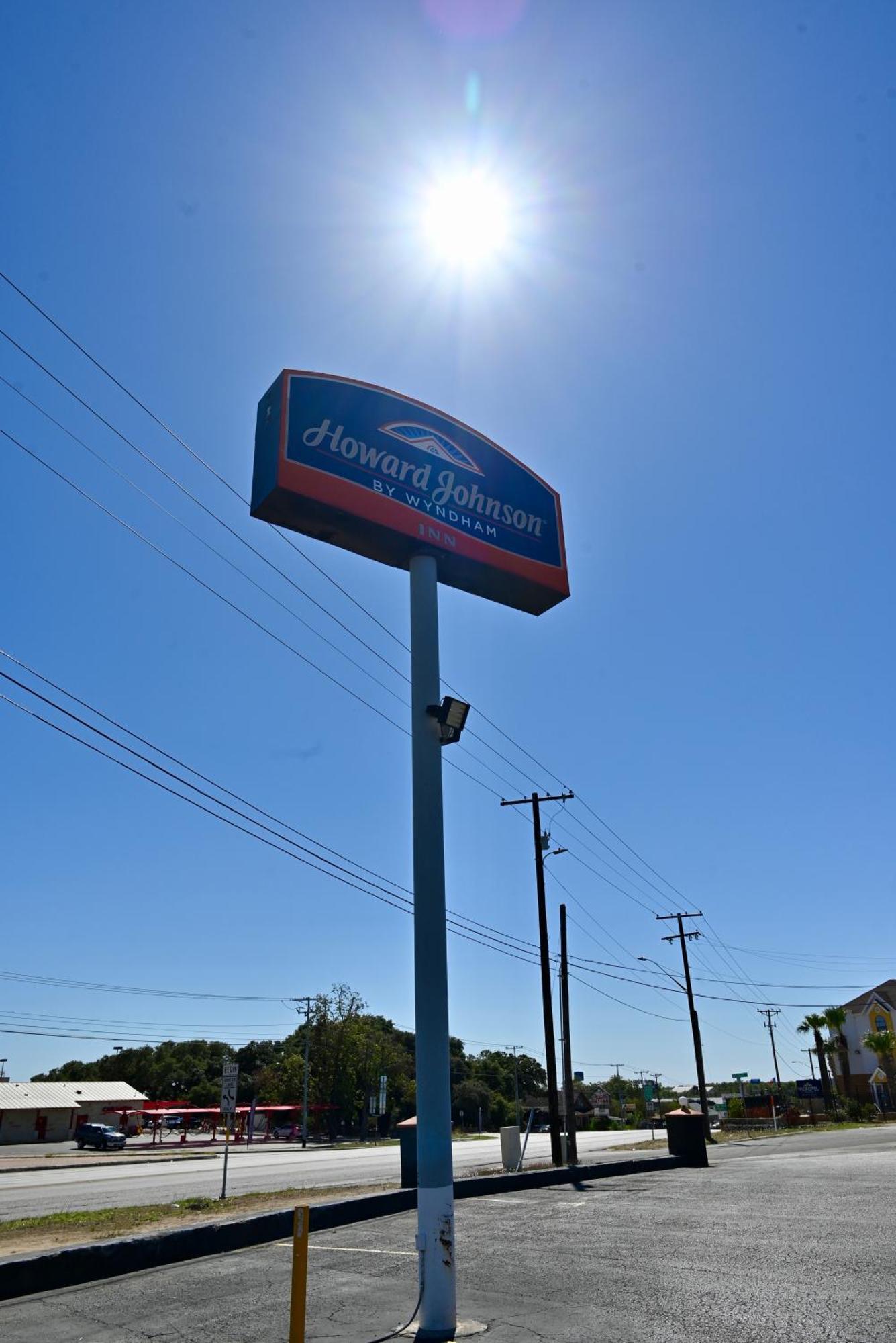 Howard Johnson By Wyndham Near Schlitterbahn New Braunfels Exterior photo